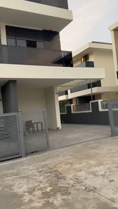 4 out of 8 units of luxury mansions within an upscale neighbourhood.

Location: Guzape main.

Featur...