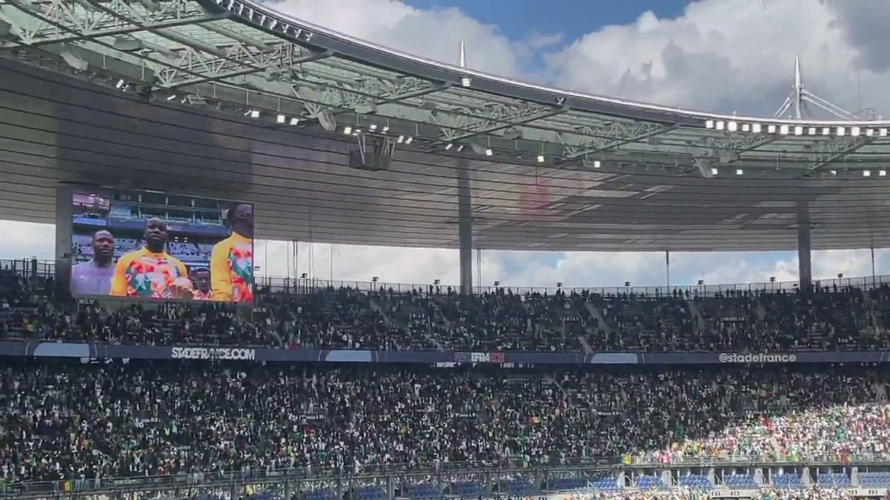 Senegal 🇸🇳 made an epic entrance into their football match with AFCON 2025 trophy 🏆