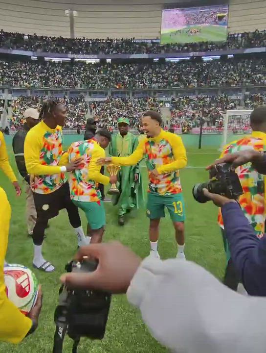 Senegal showcased the AFCON trophy 🏆 at Stade de France.