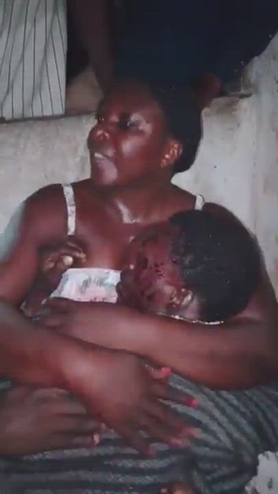 Reports are saying that this woman who was begging her son to wake up has died from that trauma.💔🥹...