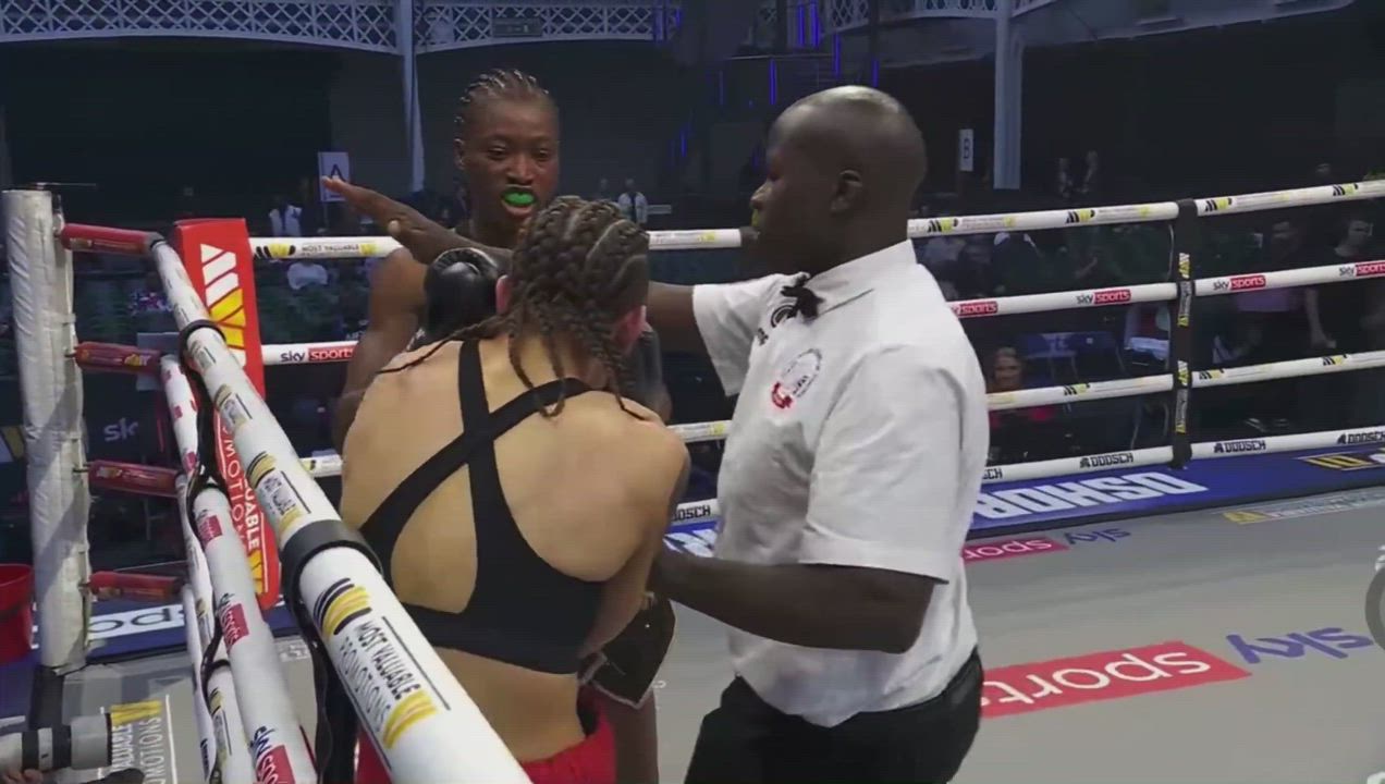 Video of Elizabeth Oshoba knocking out British boxer Chelsey Arnell via a third-round stoppage.