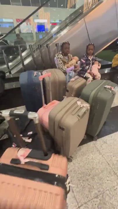 Video of US-based Nigerian family leaving after many years in Georgia, United States, as they reloca...