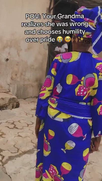 Elderly woman apologized on her knees to a 7-year-old after mistakenly accusing the child of taking...