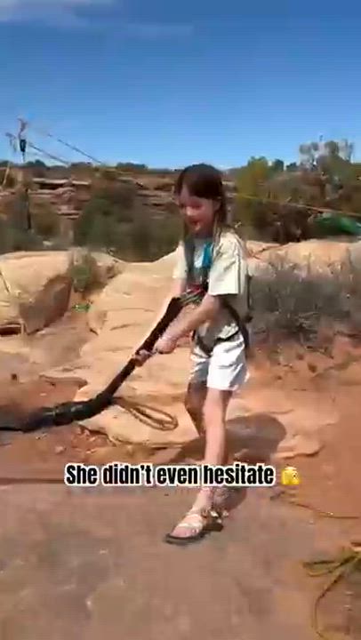 She is FEARLESS 🤯

#NatureVibes #FamilyLove #BiggestSupporter #LekeeLekee #Trending #BreakingNews