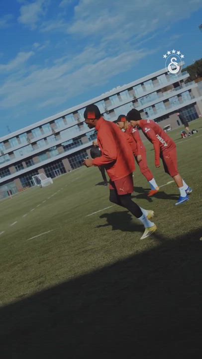 Victor Osimhen returns to Galatasaray training after injury.