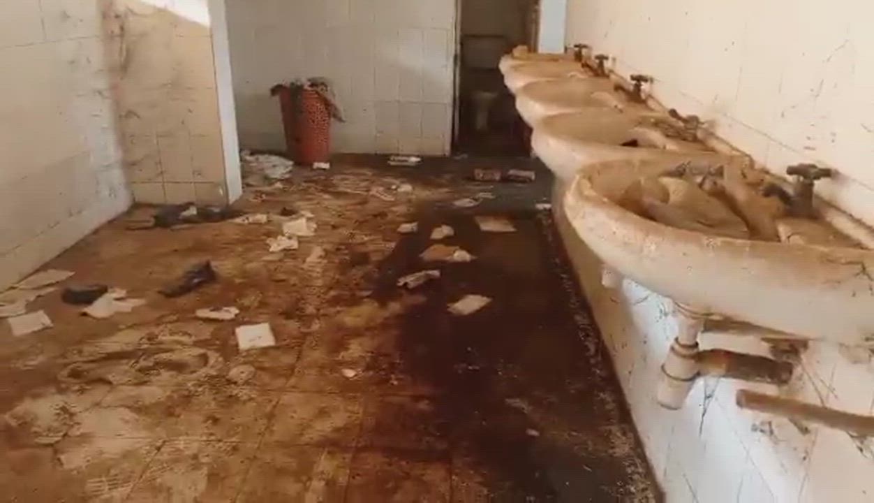 Man share video of male hostel University of Nigeria Nsukka (UNN). Eni Njoku hostel to be precise.