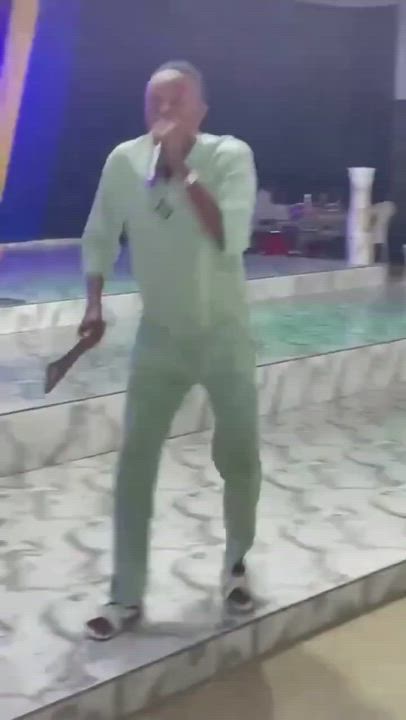 Pastor leads members in Matchete prayer against the devil 😂😂😂