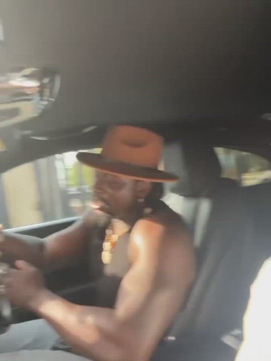 Verydarkblackman went to pick up his lawyer in a Rolls Royce yesterday evening, in his office 😂

No...