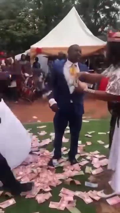 A Woman cåught her husband getting married to another woman secretly, she came and was spraying mone...
