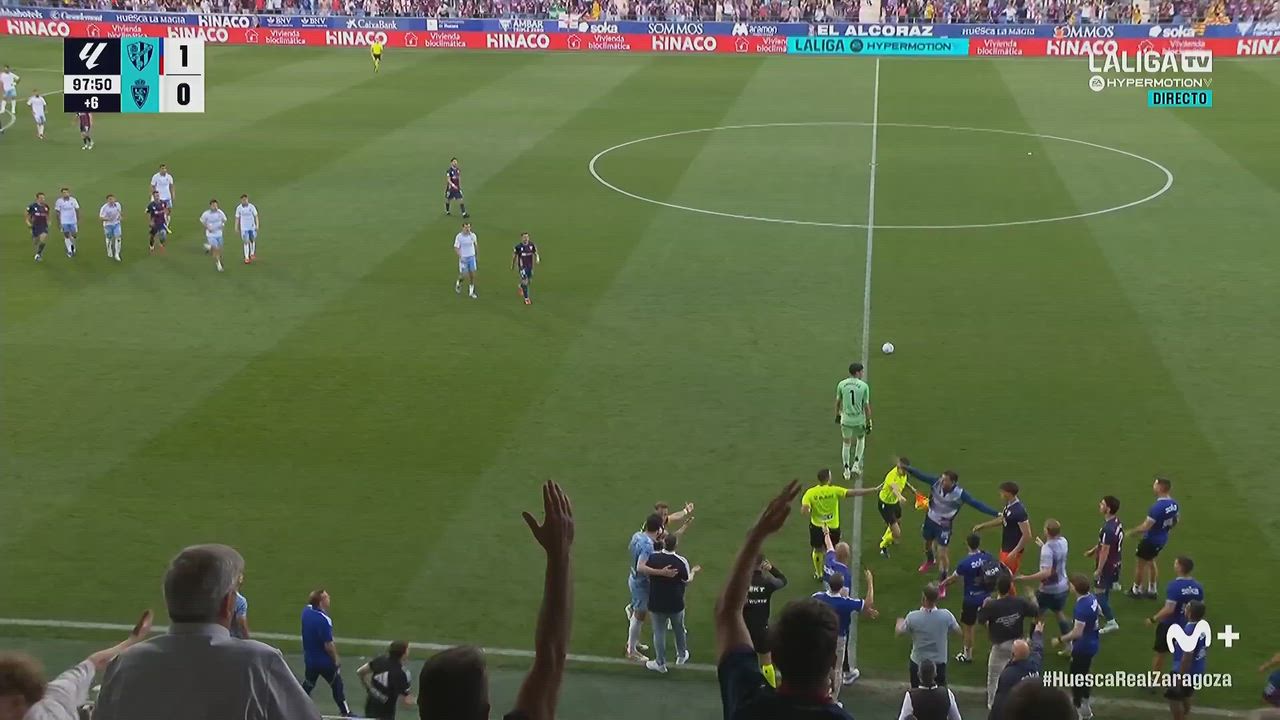 The Aragonese derby descended into chaos eight minutes into stoppage time. #RealZaragoza goalkeeper...