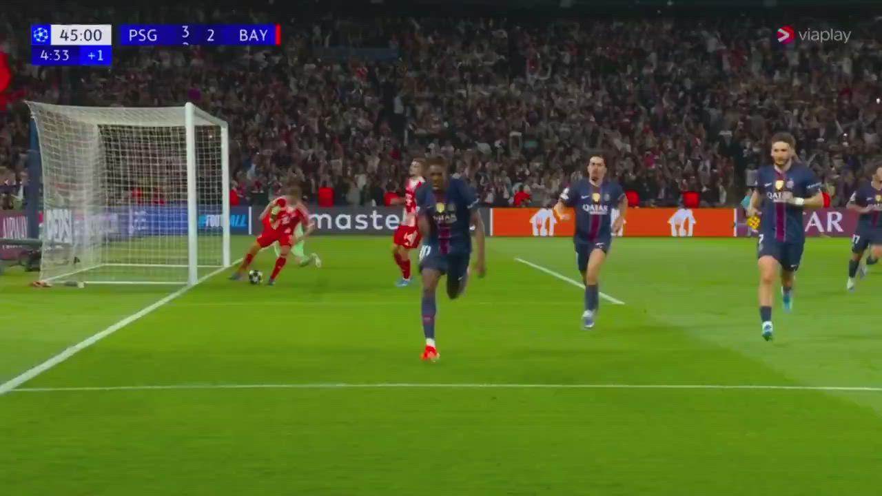 Ousmane Dembélé scored a penalty at half-time to give #PSG the lead back ⚽💥

📝 Half-time: Paris...