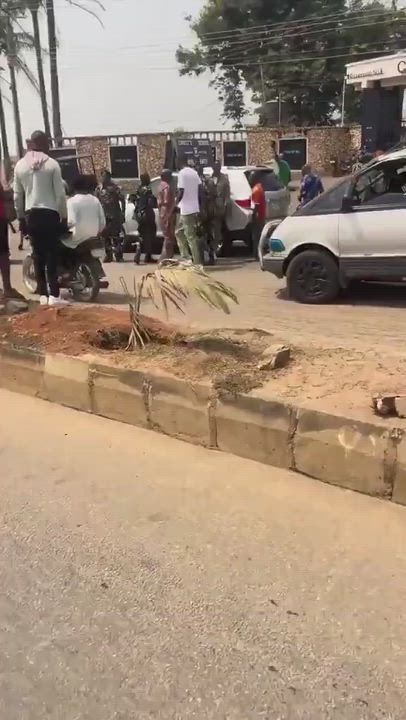 Police men seen dragging NYSC corpers on the street