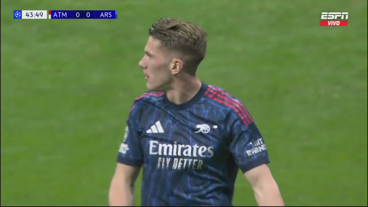 #Arsenal leads tonight's #ChampionsLeague semi-finals match through a penalty shot from Viktor Gyöke...