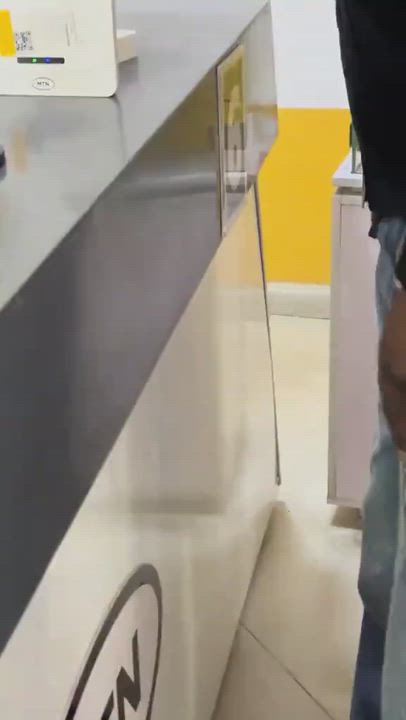 Man stormed an MTN office after his 150GB one month unlimited plan got exhausted in just 6 days and...