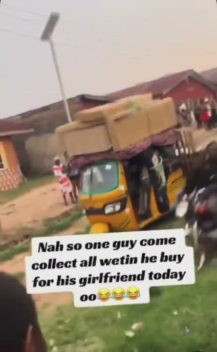 Man goes to his girlfriend’s house to collect everything he bought for her after breaking up with he...