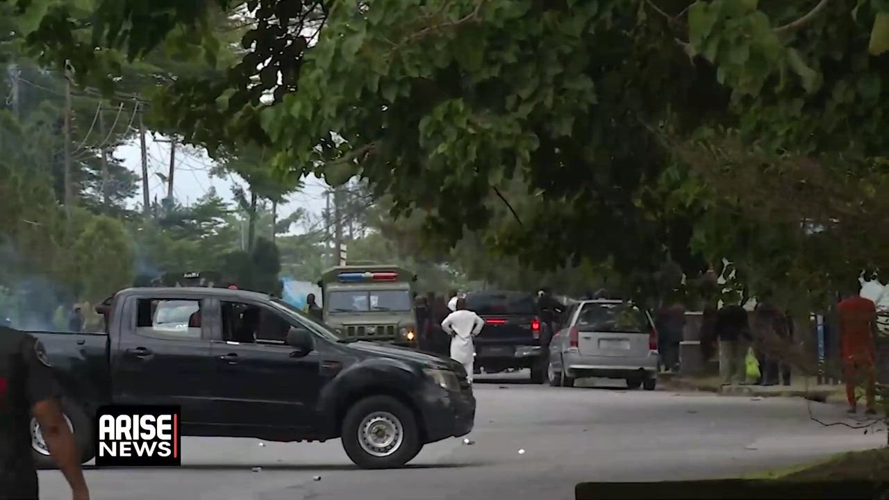 Calabar: UNICROSS Students Protest at State General Hospital Over Colleagues' Deaths

Tension esca...