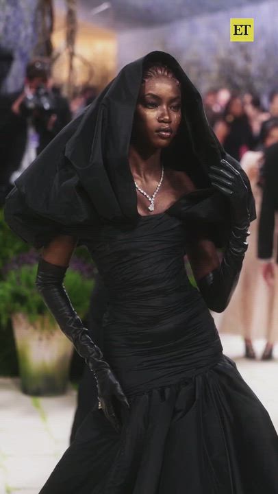 Sudanese-American supermodel Anok Yai stunned at the #MetGala 2026 wearing a custom Balenciaga gown...