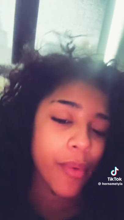 Tyla shared a video speaking on her experience meeting Rihanna. 

#Celebrities #Tyla #Rihanna