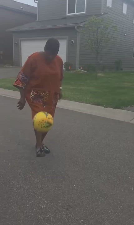Ex-Super Falcons of Nigeria player, Martha Tarhemba Makir shows off her ball juggling skills