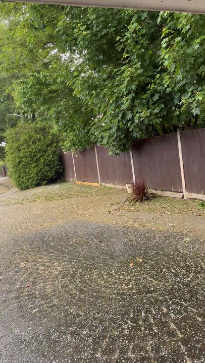 What a weather today, first it was cloudy in the morning, then sunshine,then rain, then hail, then m...