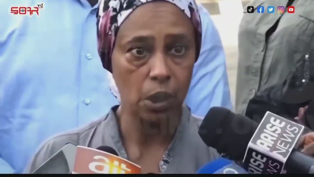 The wife of Nasir El-Rufai speaks to the press as she Protests her husband’s Detention by DSS