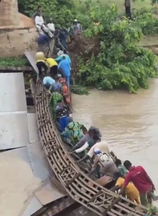 Sad 💔

People trying  to cross the river after the bridge collapsed in Ilorin, Kwara State.