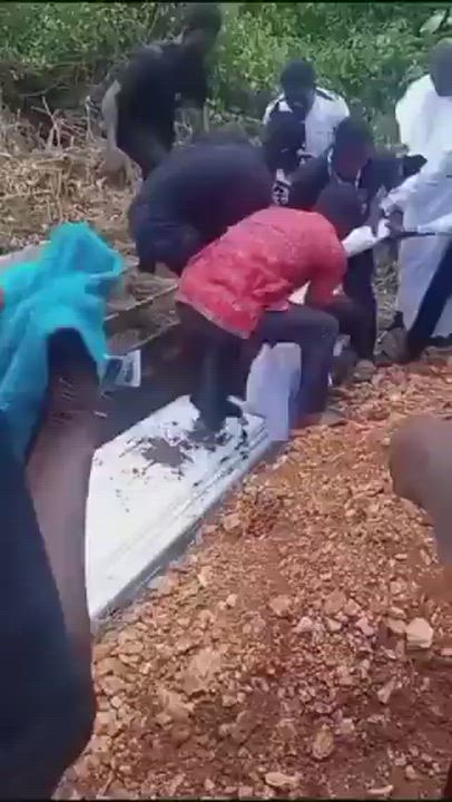 Priest almost died, saying prayer🙏🏽 for the dead 😭