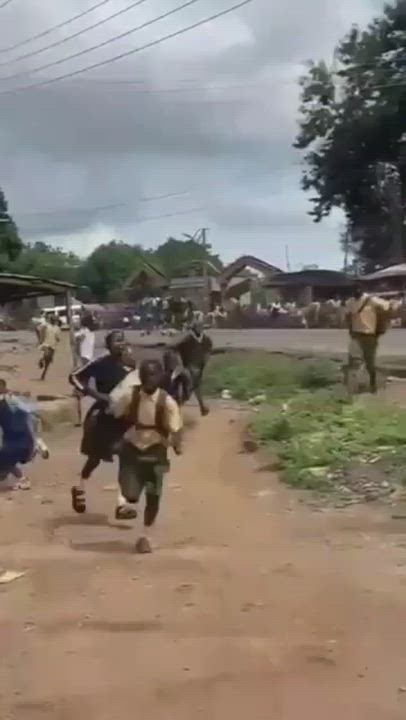 New pan!c has reportedly gripped parts of Ogbomoso, Oyo State, as residents, students, and traders w...