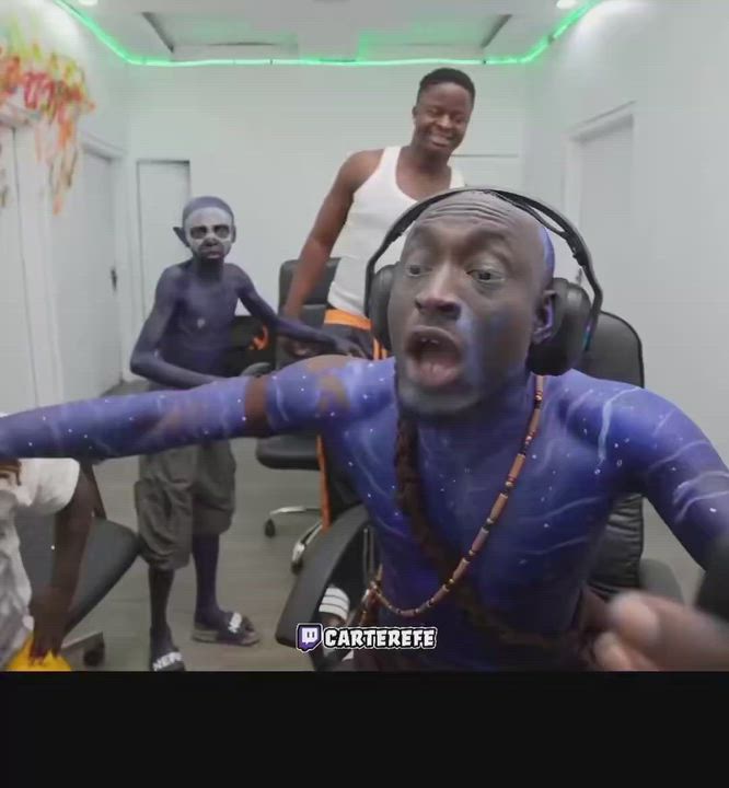 Tobi Adegboyega called Carter Efe during his livestream and said he’s waiting for Carter in London🔥...