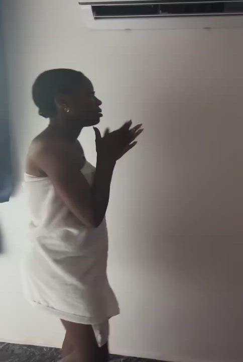 Trending video captures moment woman was allegedly caught with her family driver in the bedroom 👀😳...