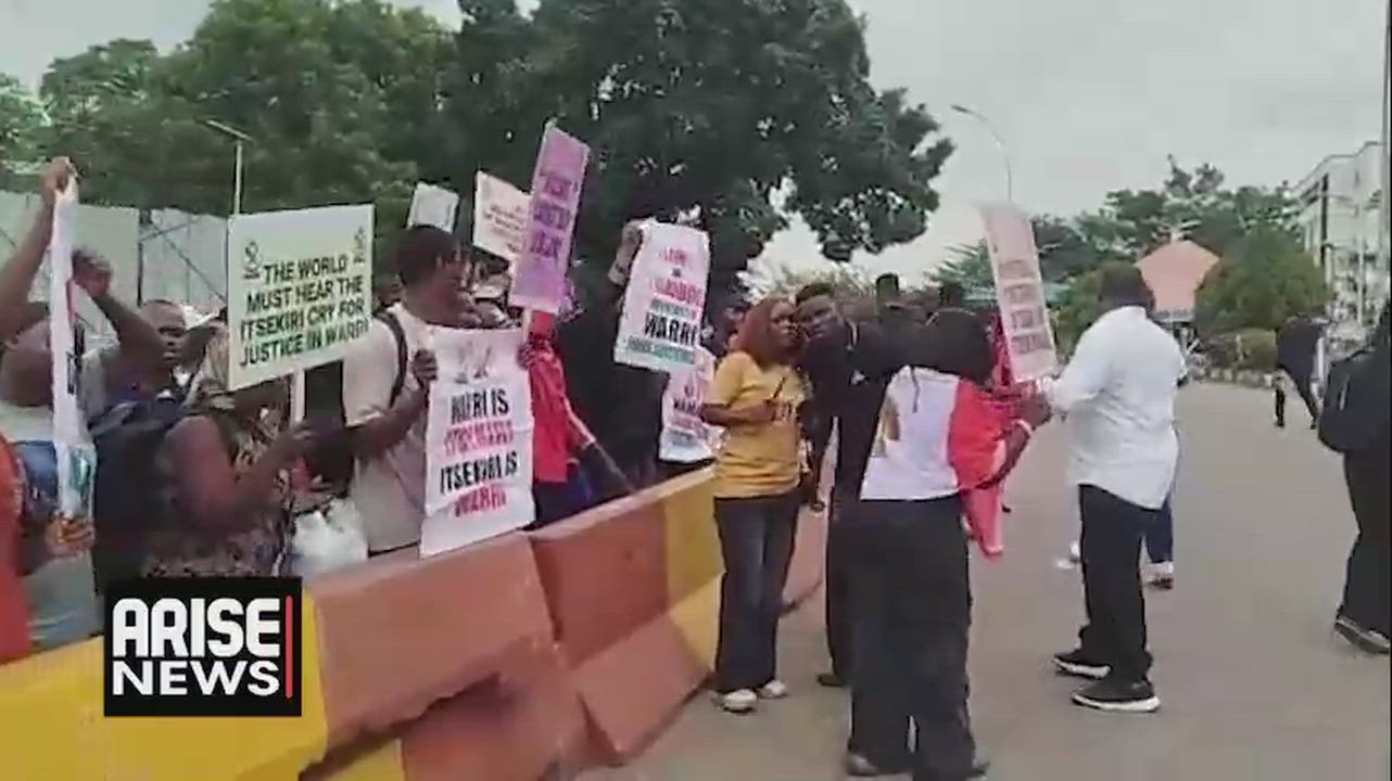 BREAKING

CONSTITUENCY DELINEATION: PANDEMONIUM AT INEC AS THUGS ATTACK PROTESTING ITSEKIRI YOUTHS...