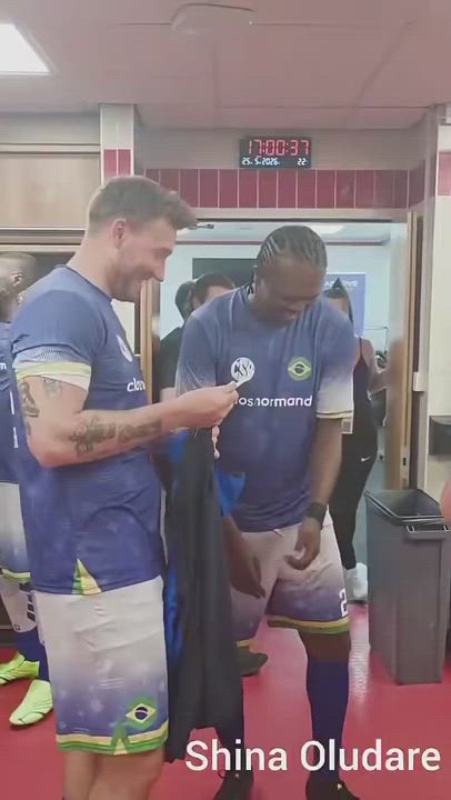 Legends 🙌🏾 

Kanu Nwankwo met Ronaldinho at a legends charity game