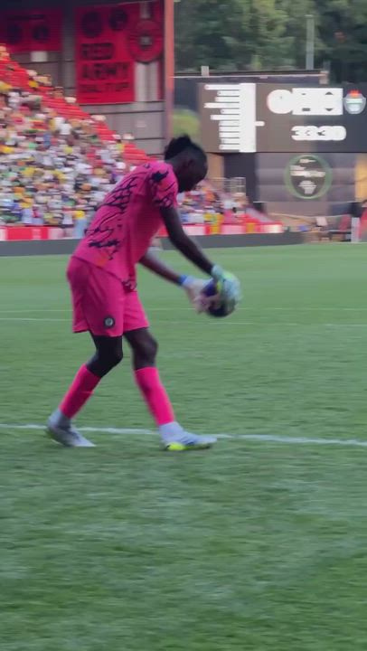 Nigerian 🇳🇬 Goalkeeper Arthur Okonkwo making his debut for Nigeria