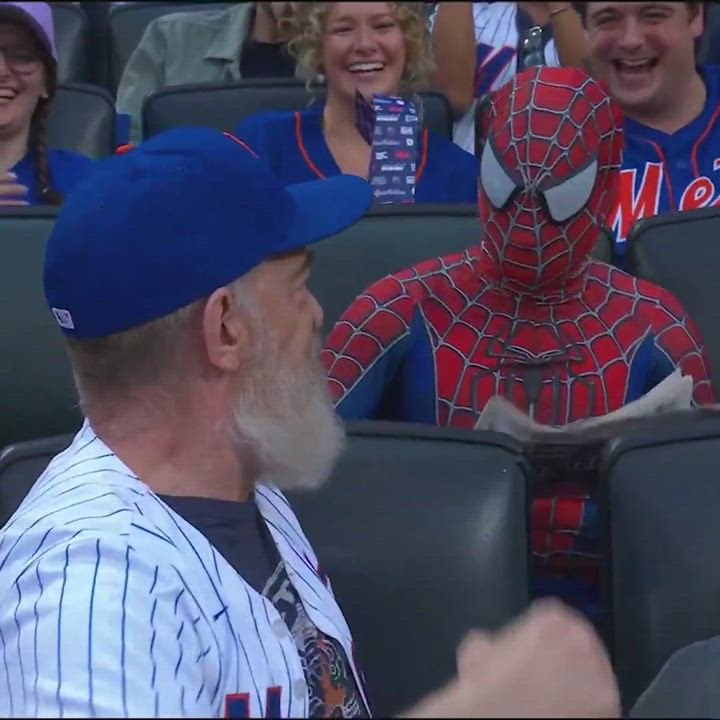 "He's a menace ... I WANT SPIDER-MAN!"

Iconic actor J.K. Simmons was at the New York #Mets game las...