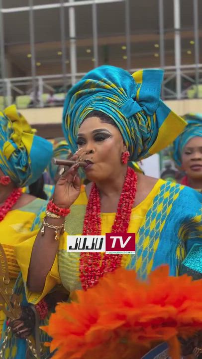 See Wetin this mama dey do for Ojude Oba this early morning 😭😂✨