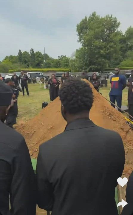 Davido couldn’t watch his friend “Tiny30BG” Ubiribo’s tomb get laid 6ft under the ground, May his so...
