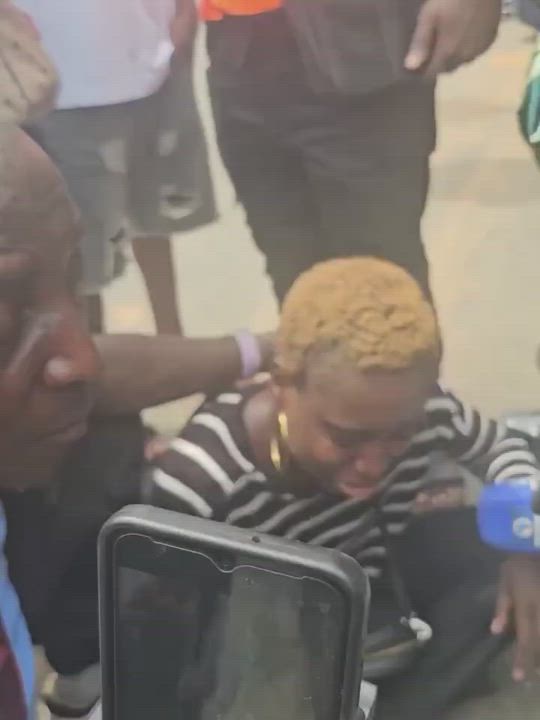 Ibadan protest!!!

This lady was once abducted on the Benin-Ore road so she can relate to what the k...