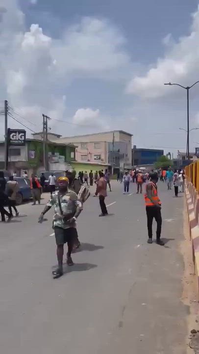 Video of protesters being dispersed while demanding the release of abdvcted students and teachers