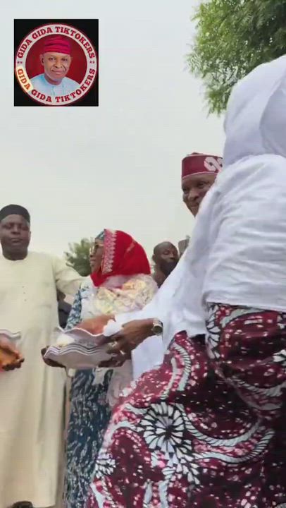 Viral video of Governor Abba Kabir Yusuf distributing plates to Kano residents