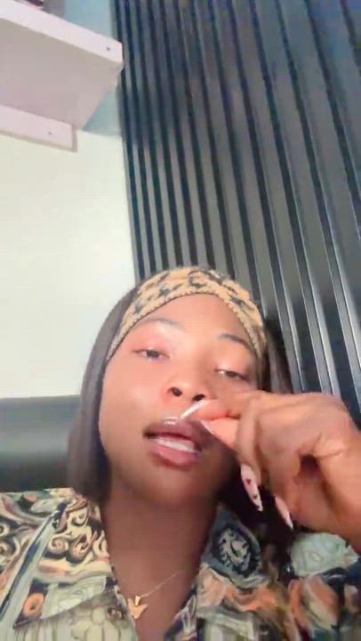 A hair vendor is narrating a tragic experience that happened to her friend. The friend is 21 and mar...