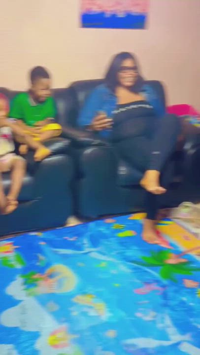 Heartwarming moment a father who waited 9 years to welcome quintuplets surprised his five children w...