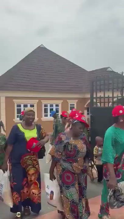 Women were spotted 
joyfully exiting a meeting in Osun State, each carrying a 10kg bag of rice beari...