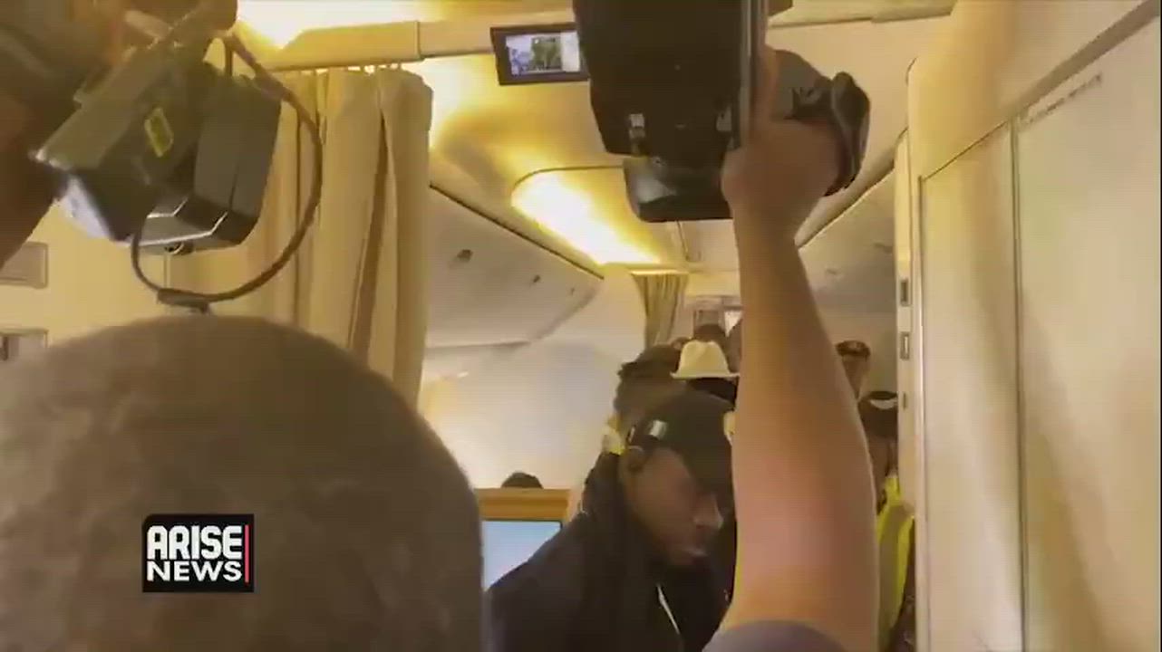 Air Peace aircraft evacuating Nigerians from South Africa lands in Nigeria following xenophobic atta...