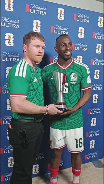 World champion Canelo Alvarez handed Julian Quiñones the "Player of the Match" award after México wo...