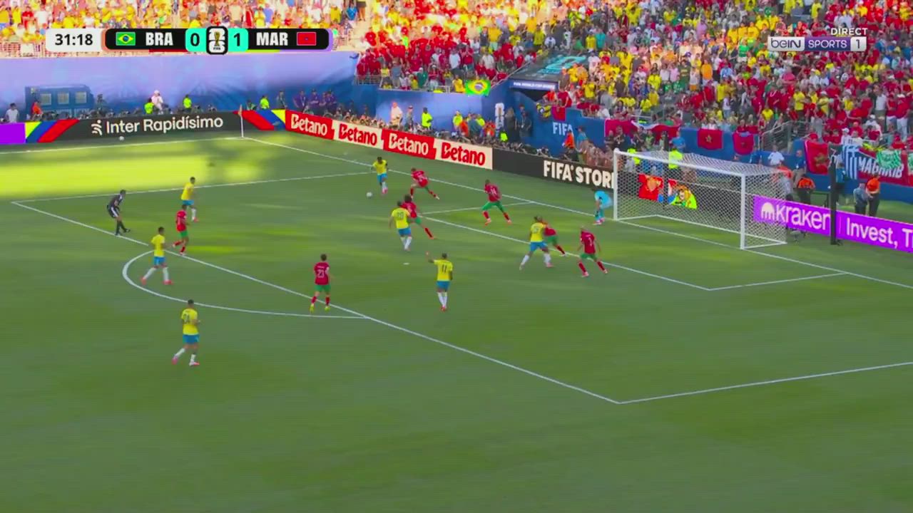 GOLAZO!!! Vinicius Jr. equalized the match to the delight of million of #football fans!. 

37': 🇧🇷 B...