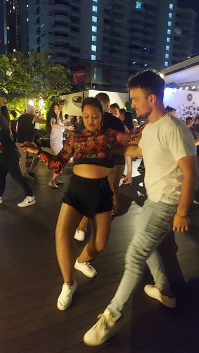 Lekeelekee fam!
Besides diving, your girl is also completely obsessed with salsa, bachata, and kizom...