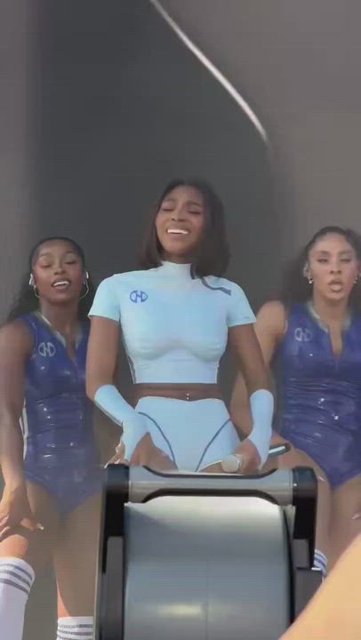 Normani made her grand return to the stage at the #FIFA Fan Festival 2026 in Los Angeles.

What's yo...