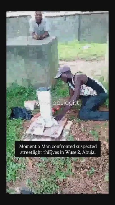 Man confront solar  street light thieves in wuse 2, Abuja