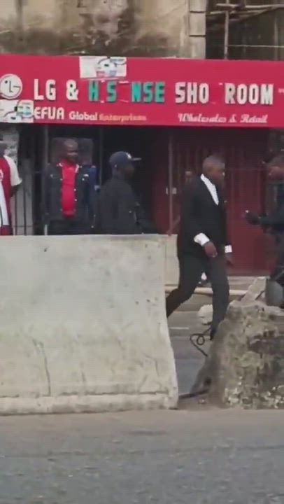 A lawyer in Benin city, Edo state remove police barricade on the road because it is causing traffic...