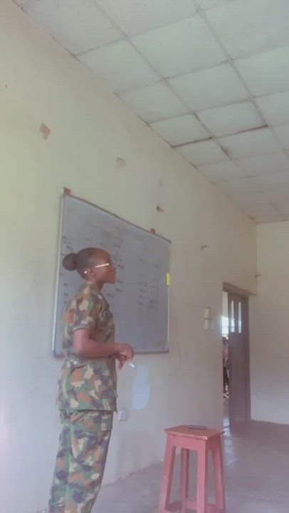 🥰🪖Beautiful Female Nigerian Soldier with brain 🧠🧠